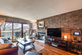 Galena Townhome with Deck and Golf Course View!
